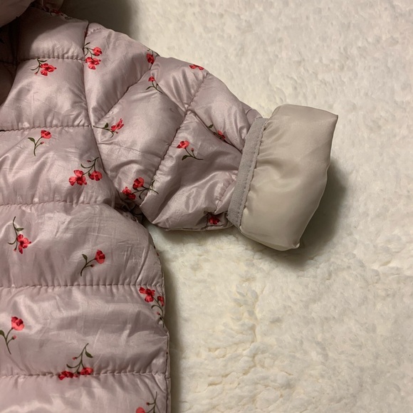 Old Navy 6-12 months light weight puffer jacket - Picture 2 of 3